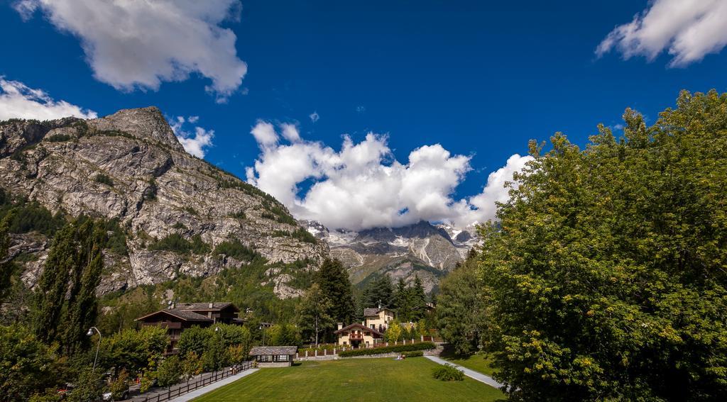 Hotel Lo Scoiattolo Courmayeur Luaran gambar