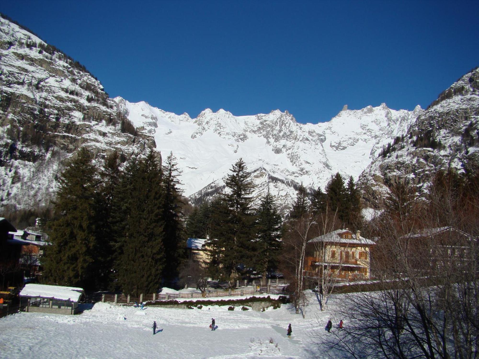Hotel Lo Scoiattolo Courmayeur Luaran gambar