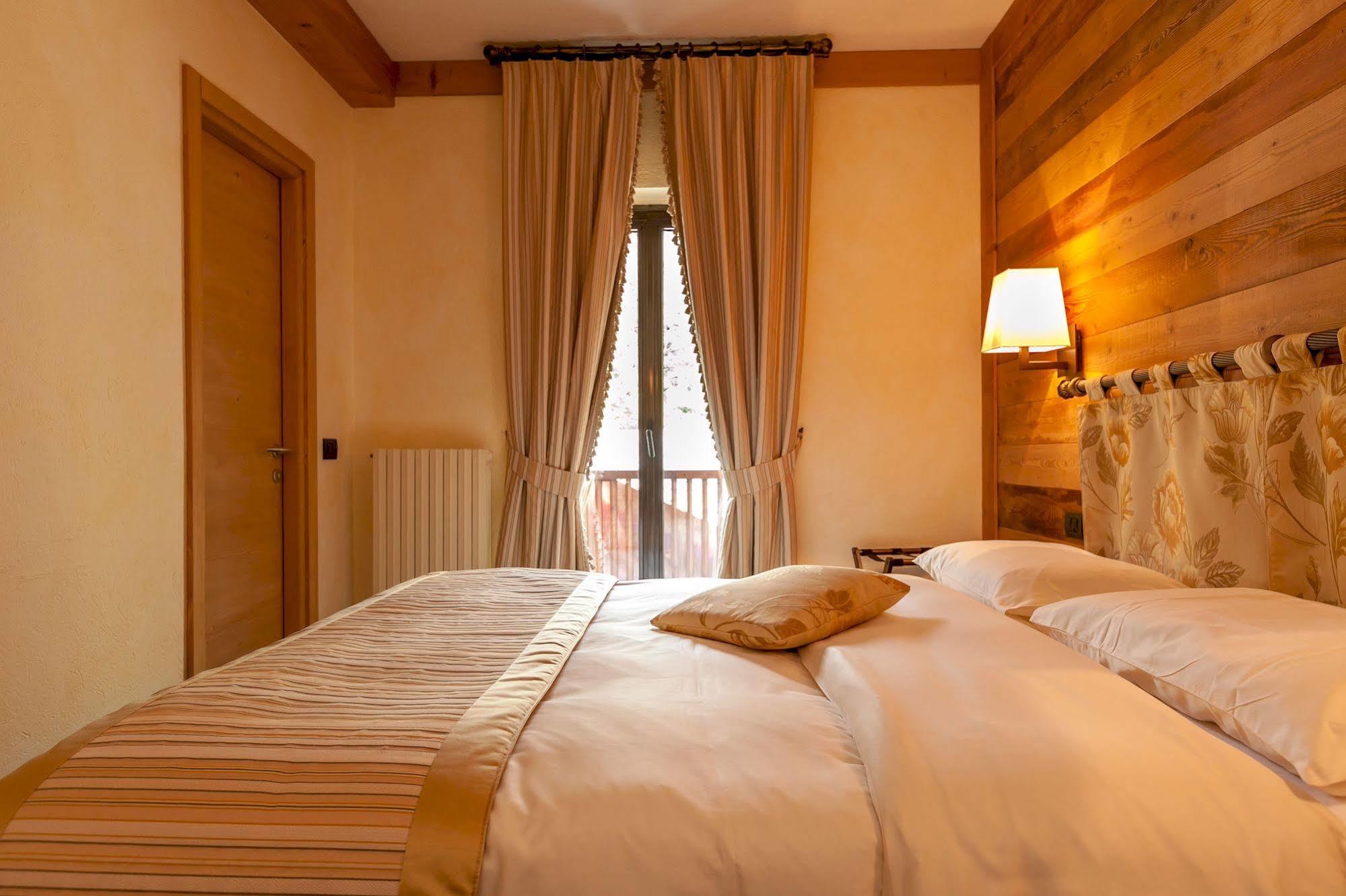 Hotel Lo Scoiattolo Courmayeur Luaran gambar