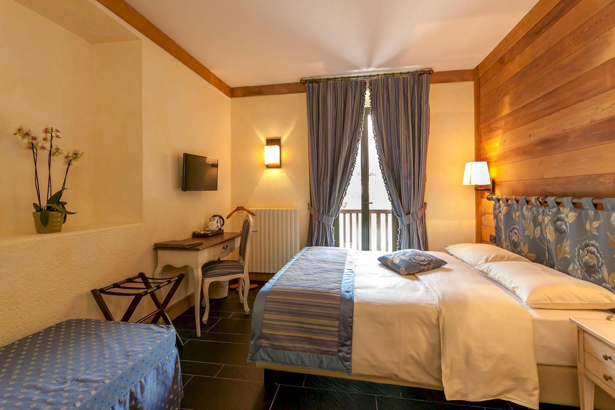 Hotel Lo Scoiattolo Courmayeur Luaran gambar