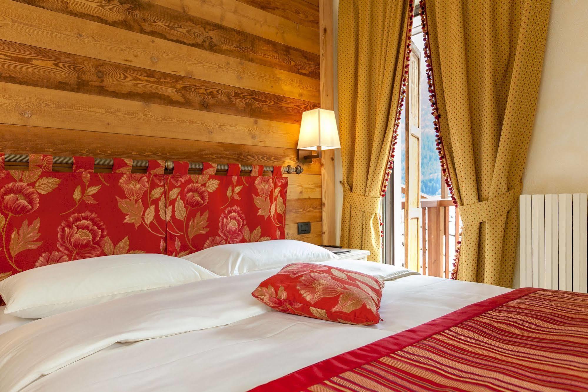 Hotel Lo Scoiattolo Courmayeur Luaran gambar