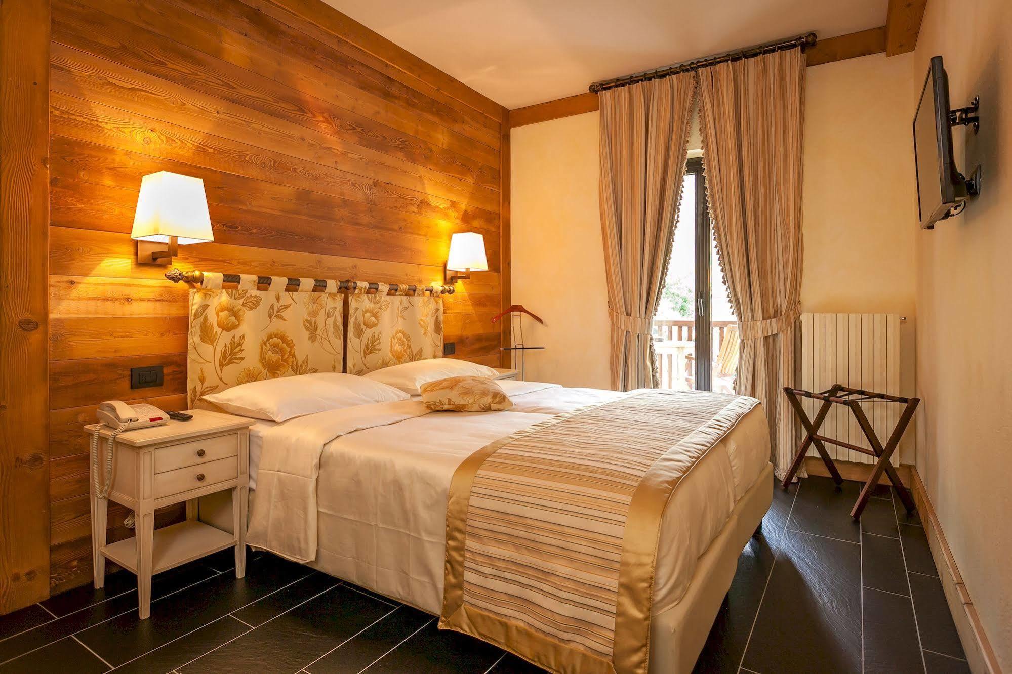 Hotel Lo Scoiattolo Courmayeur Luaran gambar