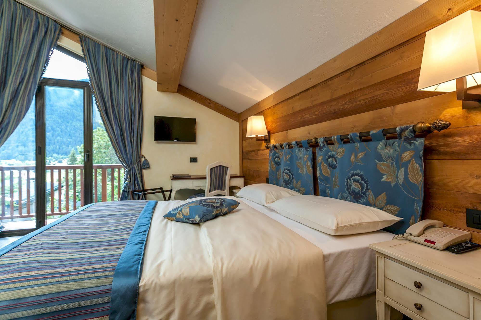 Hotel Lo Scoiattolo Courmayeur Luaran gambar