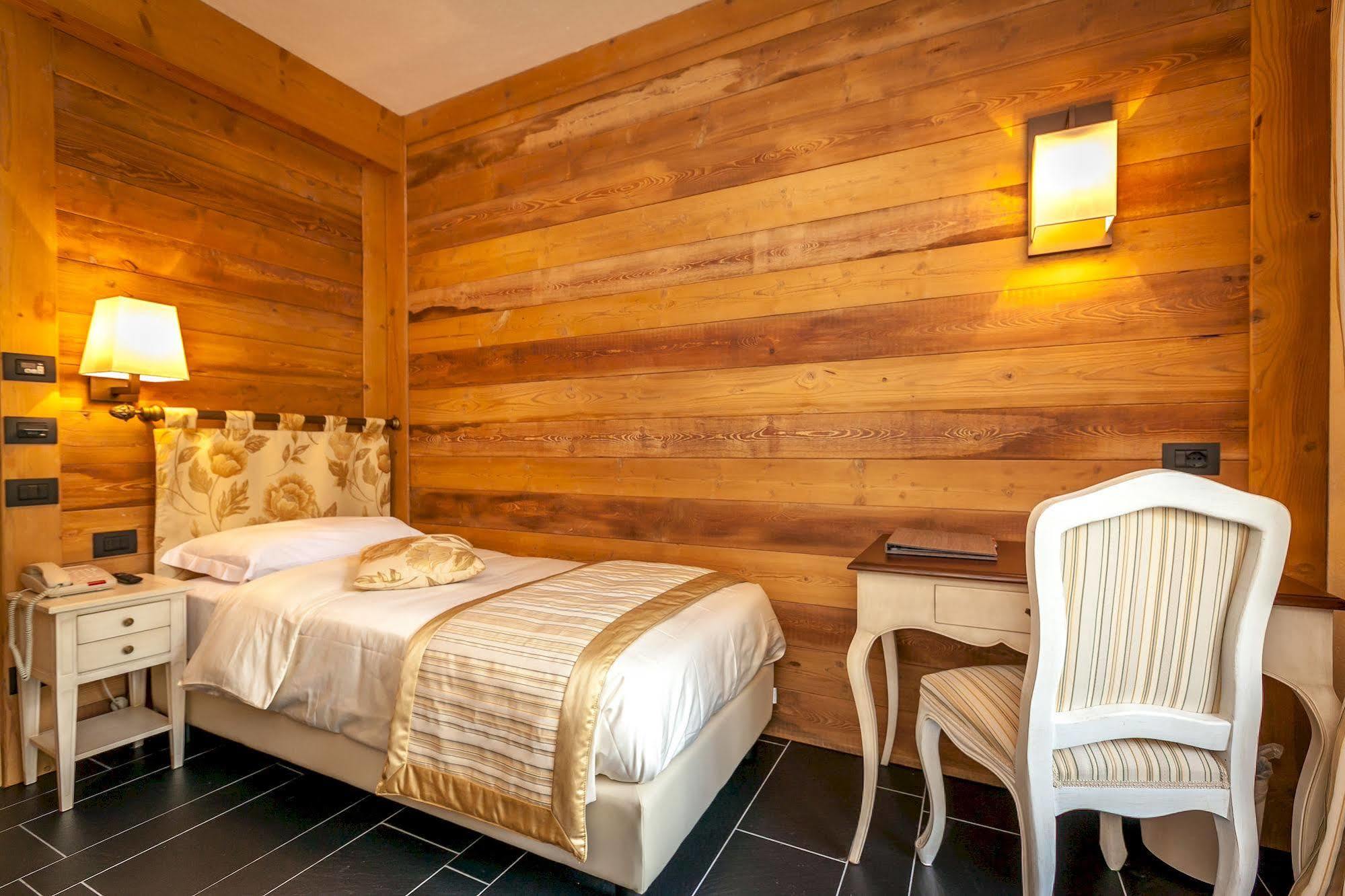 Hotel Lo Scoiattolo Courmayeur Luaran gambar